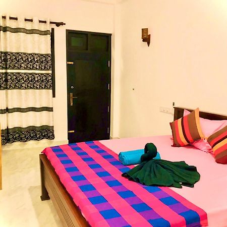 Hotel Navodya Guest Mirissa Extérieur photo
