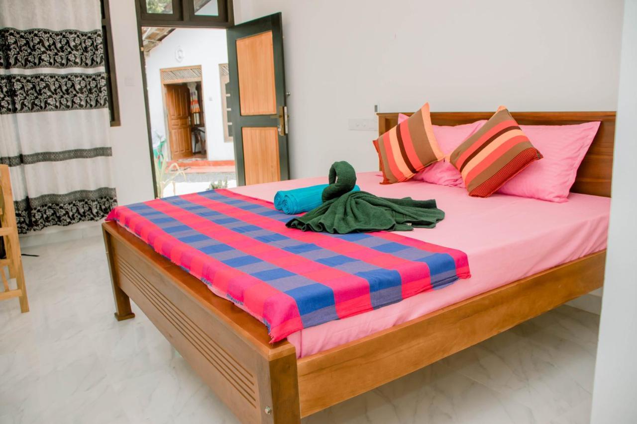 Hotel Navodya Guest Mirissa Extérieur photo