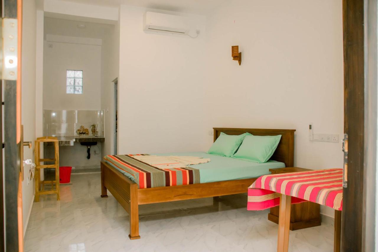 Hotel Navodya Guest Mirissa Extérieur photo
