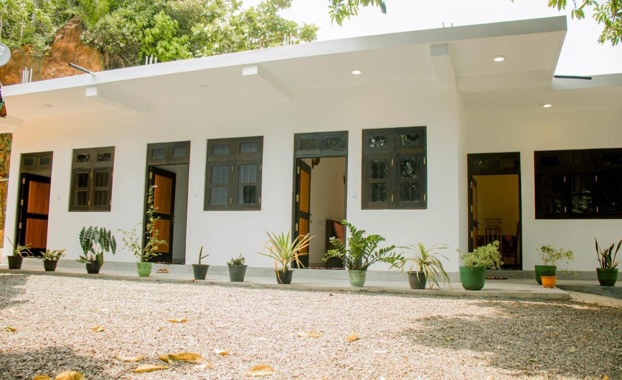 Hotel Navodya Guest Mirissa Extérieur photo