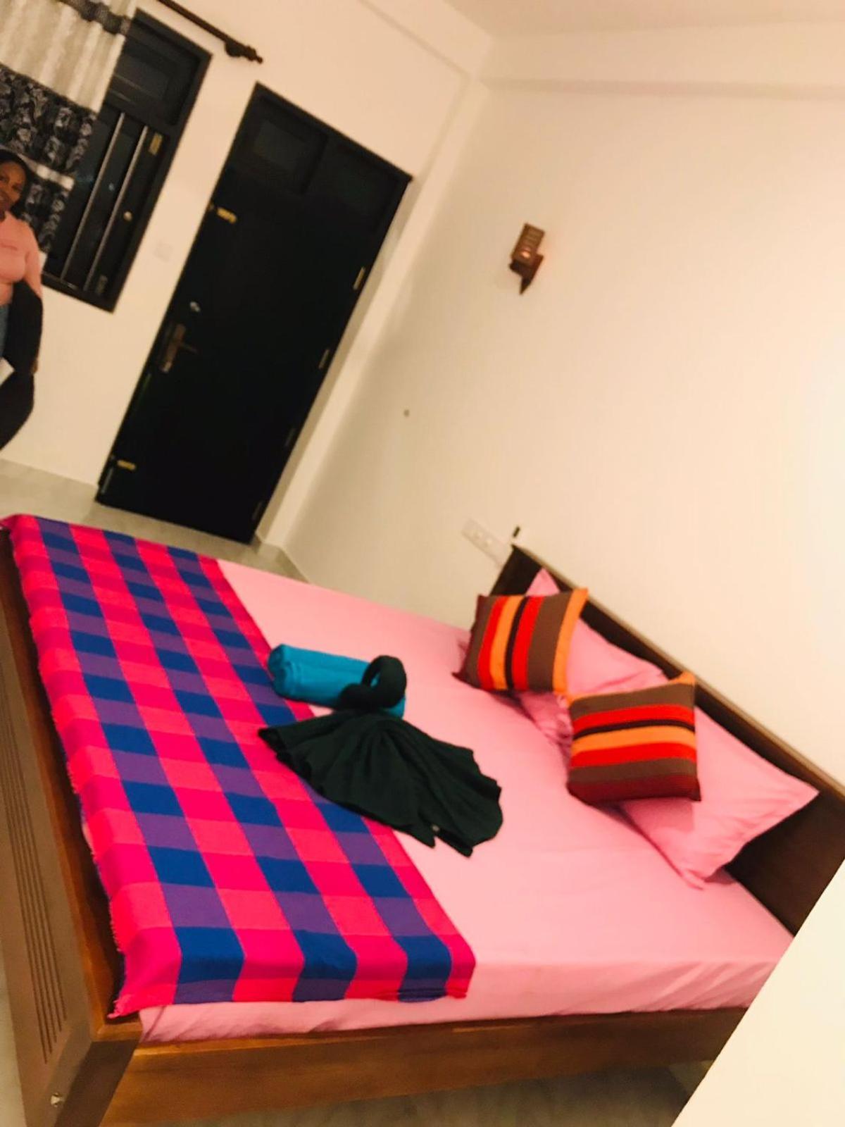Hotel Navodya Guest Mirissa Extérieur photo