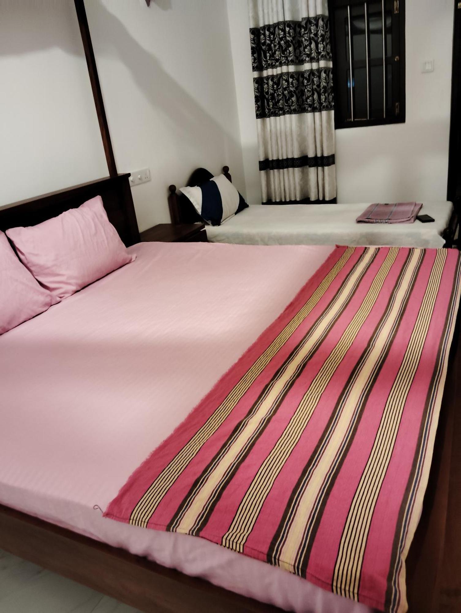 Hotel Navodya Guest Mirissa Chambre photo